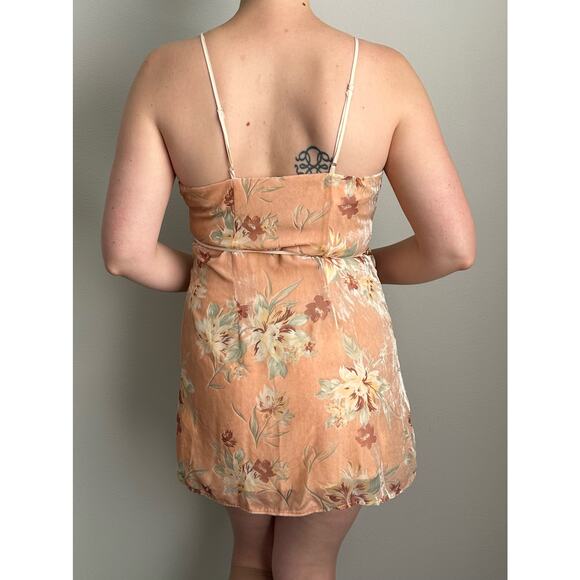 NWT Forever 21 Contemporary Pink Floral Wrap Short Mini Dress Size Small - Picture 2 of 9